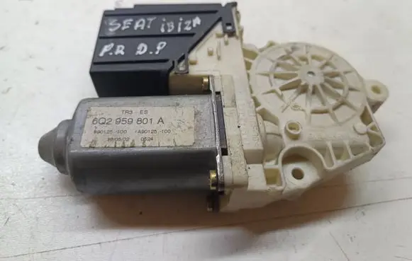 Seat Ibiza III (6L) Front door window regulator motor 6Q2959801A 990125100 A90125100