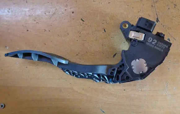 Nissan Micra Accelerator throttle pedal 180021HM0A
