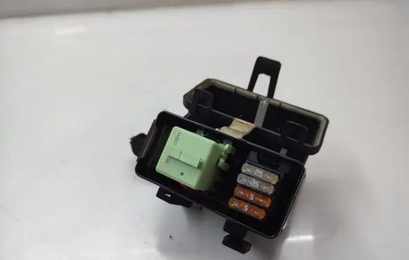 Mini Cooper Countryman R60 Fuse module 2755704 61142755704