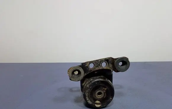 Mazda Tribute Gearbox mounting bracket
