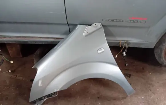Toyota Corolla Verso AR10 Fender 