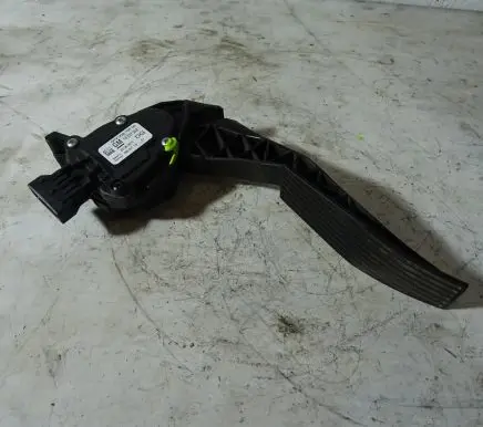 Opel Insignia A Accelerator throttle pedal 13237352