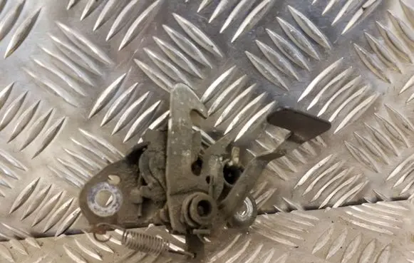 Citroen Berlingo Engine bonnet/hood lock/catch