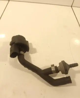 Volkswagen PASSAT B5.5 Valve vacuum 058133459F PX042121312