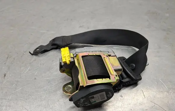 Mercedes-Benz E W211 Front seatbelt 561014601