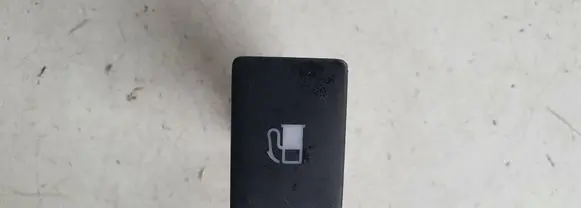 Lexus CT 200H Fuel tank opening switch 