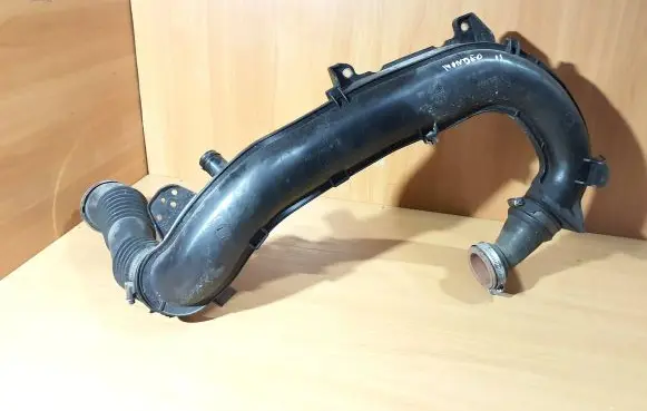 Ford Mondeo MK IV Turbo air intake inlet pipe/hose AV619C623B