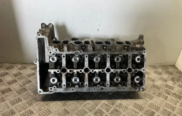 BMW 1 E81 E87 Engine head 7797678