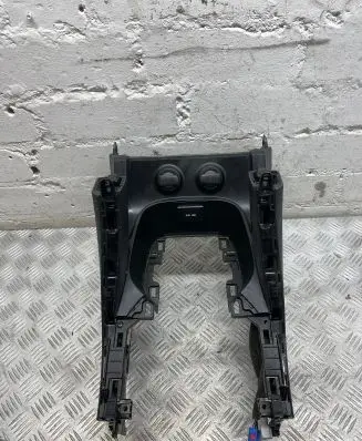 Hyundai Santa Fe Glove box central console 846122W800