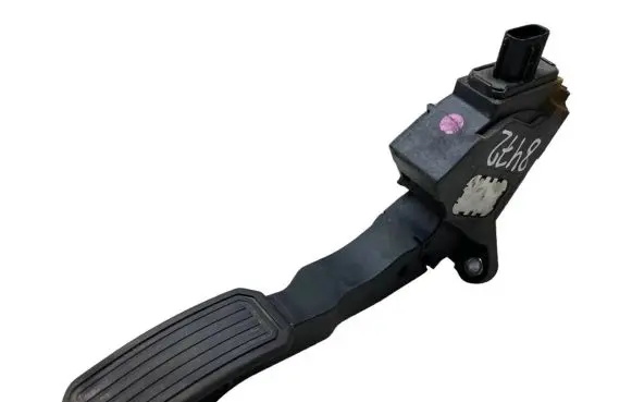 Toyota Avensis T270 Accelerator throttle pedal 7811002022