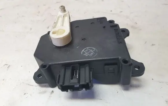 Mazda 5 Air flap motor/actuator HB601BN8V01