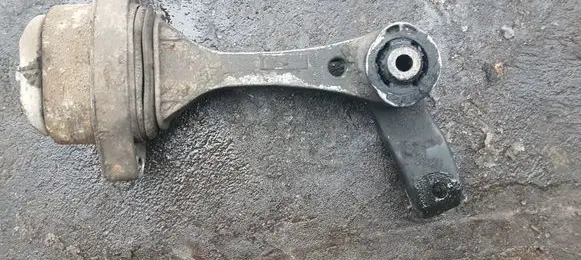 Skoda Octavia Mk1 (1U) Engine mount bracket
