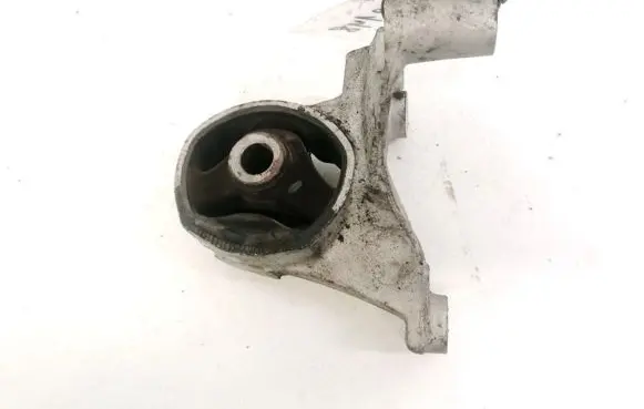 Honda FR-V Engine mount bracket