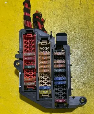 Audi A6 S6 C6 4F Fuse module 4F2971845A
