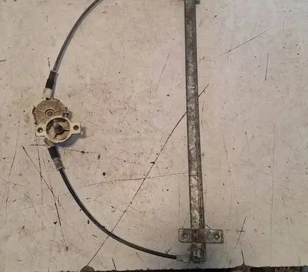 Mercedes-Benz Vito Viano W638 Front door manual window regulator 