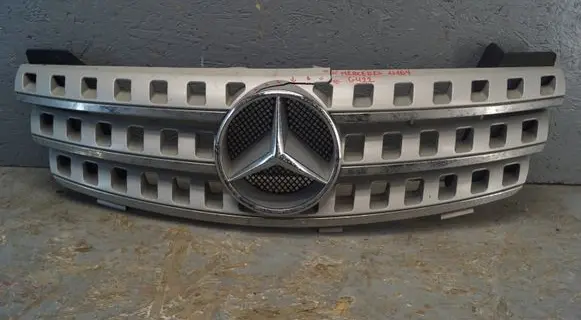 Mercedes-Benz ML W164 Front bumper upper radiator grill A1648880123