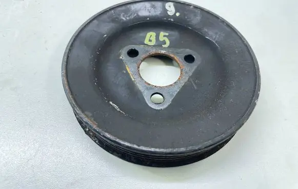 Audi A4 S4 B5 8D Power steering pump pulley 058145255B