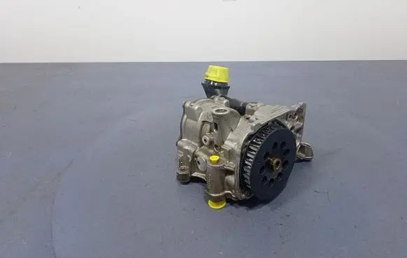 Volkswagen PASSAT CC Oil pump 04L145305