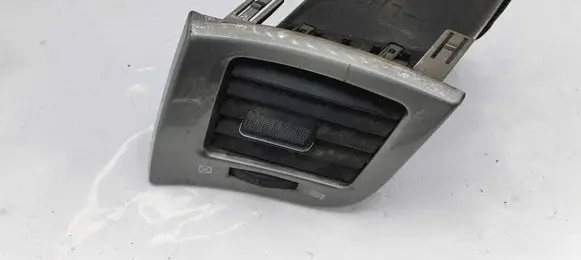 Toyota Avensis Verso Dashboard side air vent grill/cover trim 5565044080