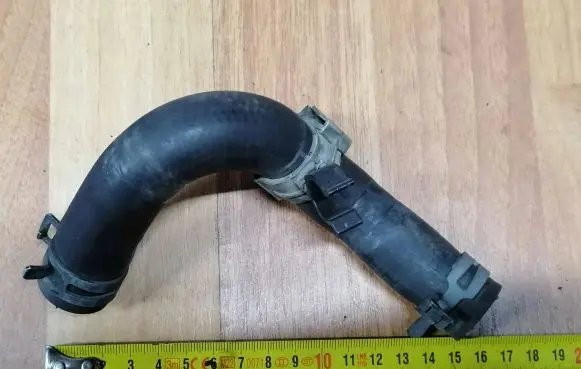 Volkswagen Touareg I Engine coolant pipe/hose 7L6121073B