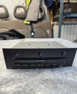 Renault Megane II Radio/CD/DVD/GPS head unit R02L41570 8200084437