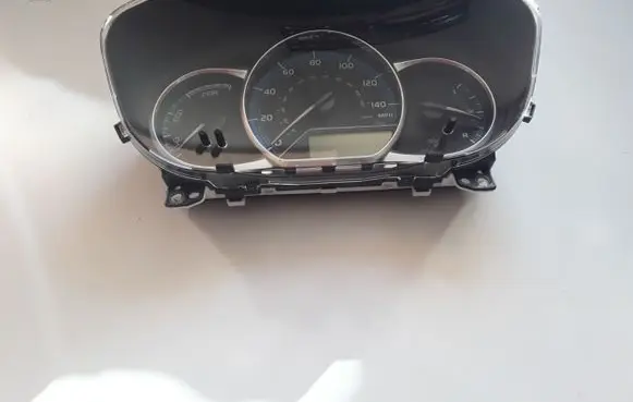 Toyota Yaris Speedometer (instrument cluster) 838000U430