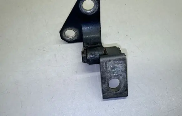 Volkswagen PASSAT B7 Front door upper hinge 3C0831401D