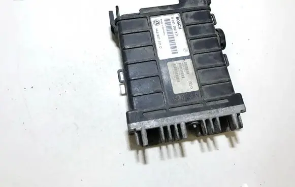Volkswagen PASSAT B3 Engine control unit/module 0261200271 443907311d
