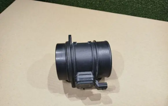 Renault Master III Mass air flow meter 8200914647 8200702183 5WK97022