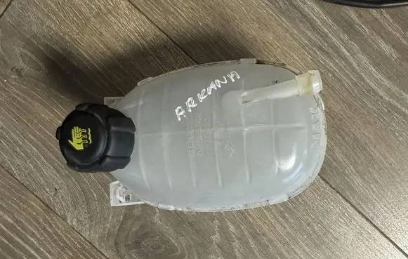 Renault Arkana Coolant expansion tank/reservoir 217102572R