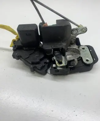 KIA Sorento Rear door lock A045777