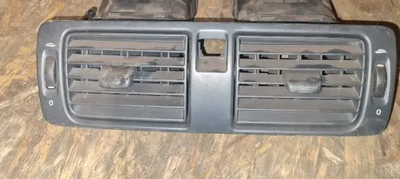 Volvo V50 Dash center air vent grill 30722777
