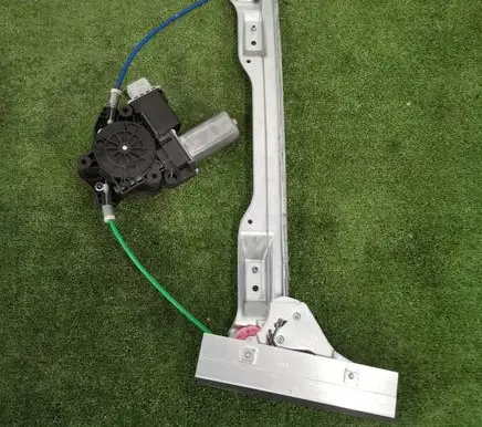 Opel Corsa E Front door electric window regulator 39161985