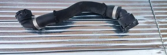 BMW 5 G30 G31 Engine coolant pipe/hose 9868359