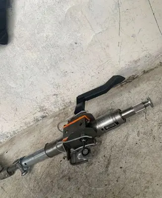 Opel Zafira B Steering wheel axle 13182345