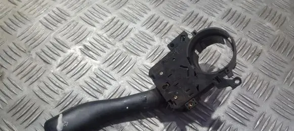 Volkswagen PASSAT B5 Indicator stalk 8l0953513