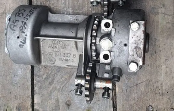 Audi A4 S4 B5 8D Oil pump 059103337B