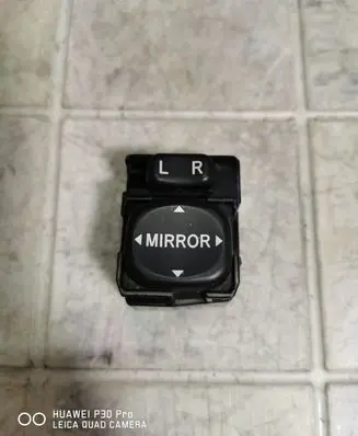 Toyota Prius (XW20) Wing mirror switch 183574