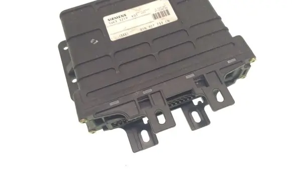Volkswagen PASSAT B5.5 Gearbox control unit/module 01N927733CN