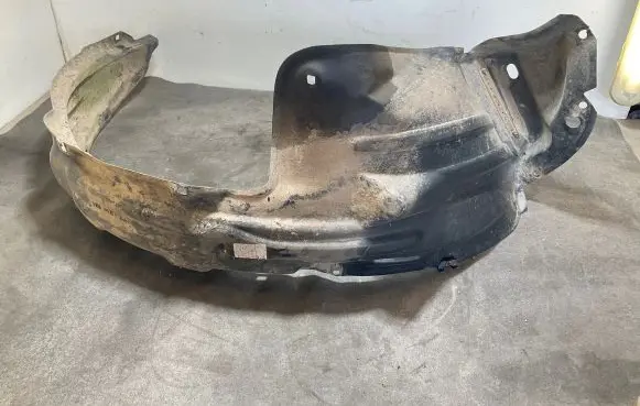 Toyota Hilux (AN10, AN20, AN30) Front wheel arch liner splash guards