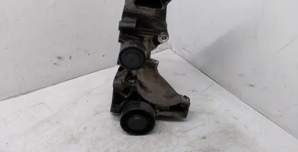 BMW 3 E90 E91 Generator/alternator bracket 7802639