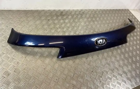 KIA Sorento Trunk door license plate light bar 