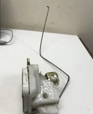 Mitsubishi Pajero Rear door lock