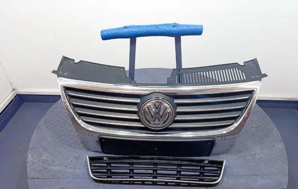 Volkswagen PASSAT B6 Front grill 3C0853651F