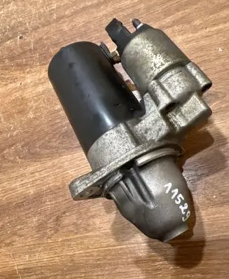 BMW 1 E81 E87 Starter motor 7589350 0001138002