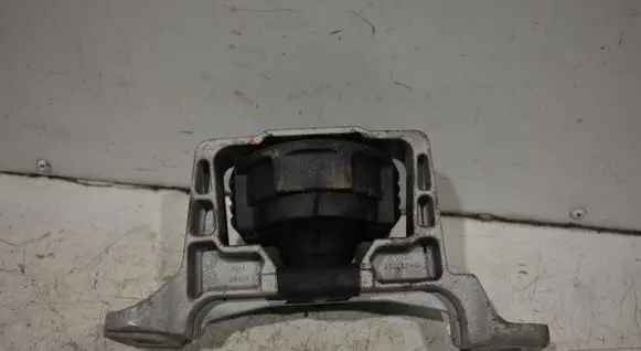 Ford Focus Engine mount bracket 3M516F012
