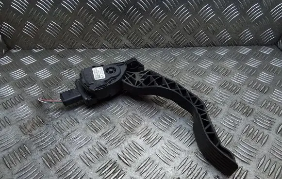 Peugeot 308 Accelerator throttle pedal 9681530380 968153038000 6PV009083