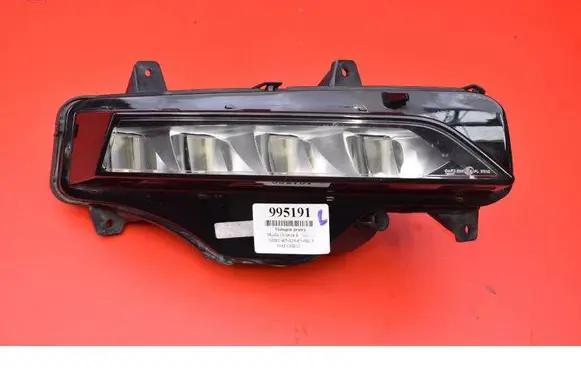 Skoda Octavia 985 Front fog light 5E3941700