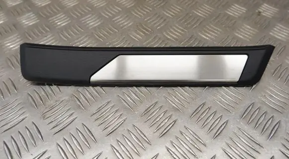 Lexus ES 250 - 300 - 330 Rear sill trim cover 6791533160