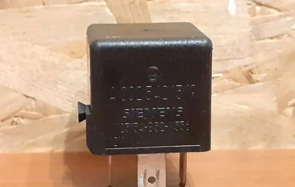 Mercedes-Benz S W220 Other relay A0025421319 V23134B52X336